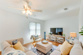 Bright Navarre Vacation Rental, 2 Mi to Beach!